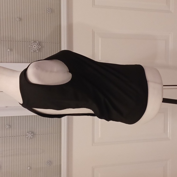 4/$60 Black Sleeveless Open Back Top - Size Small - Picture 3 of 6
